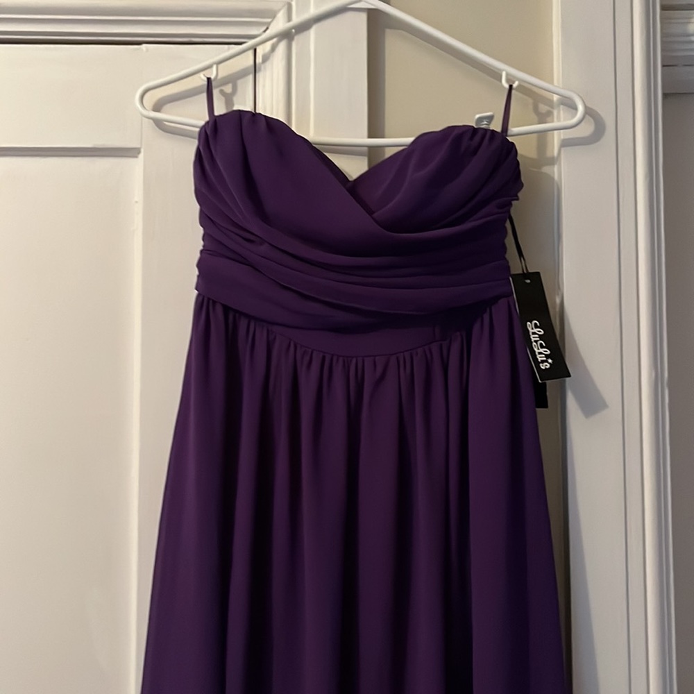 Formal dress - Picture 2 of 4